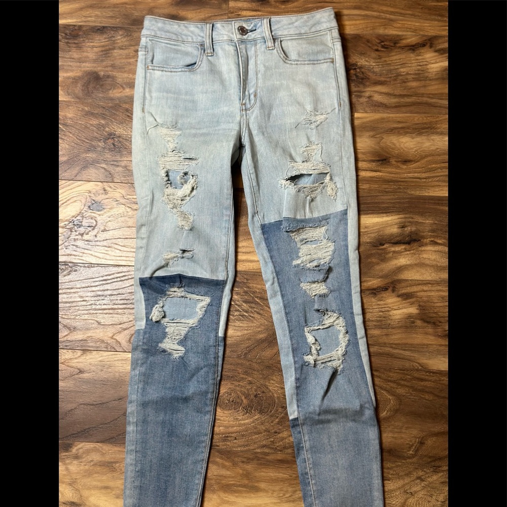 AMERICAN EAGLE distressed jeans